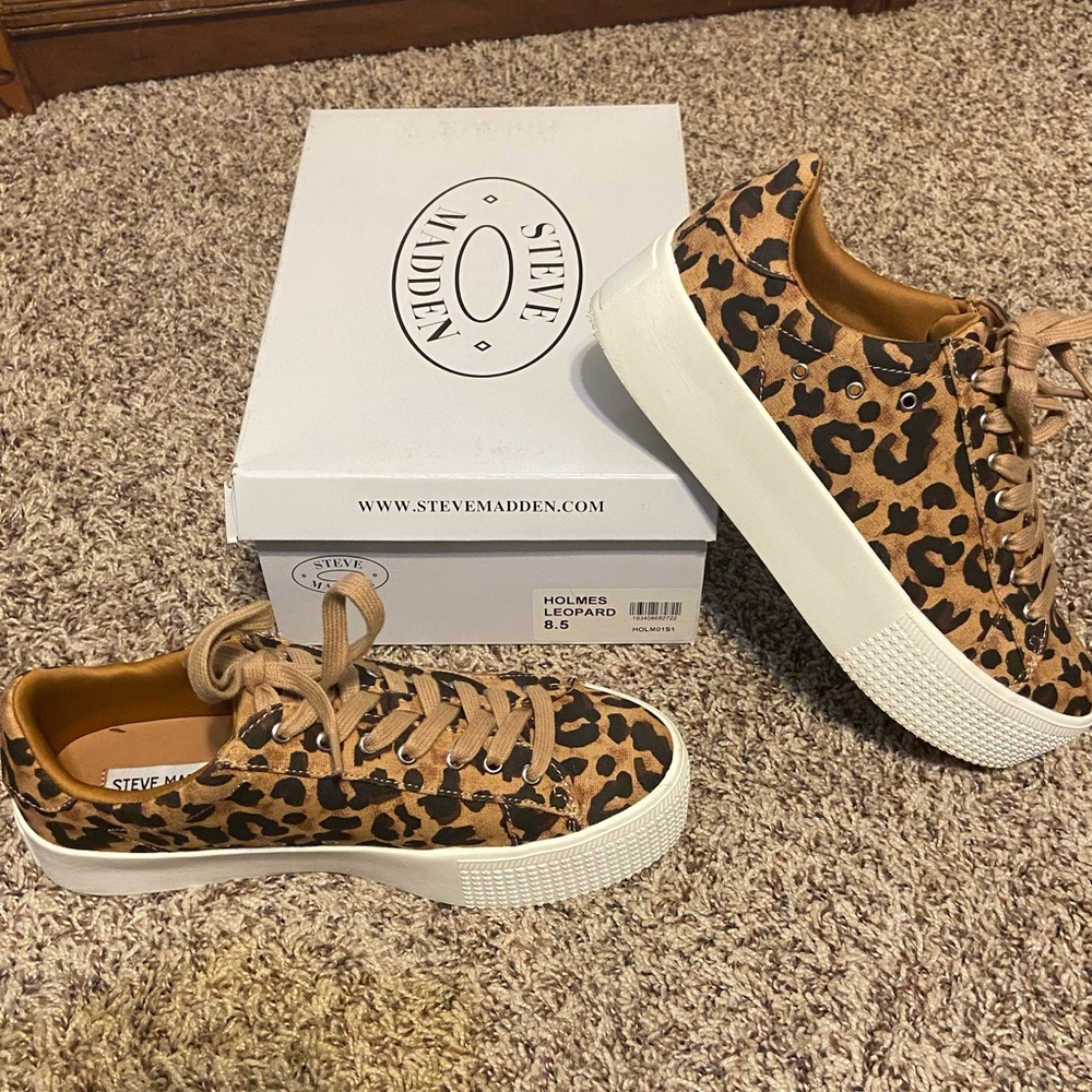 Steve Madden Holmes Leopard Platform Sneakers, size 8.5